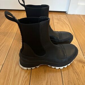 Stella McCartney Chelsea boot!!